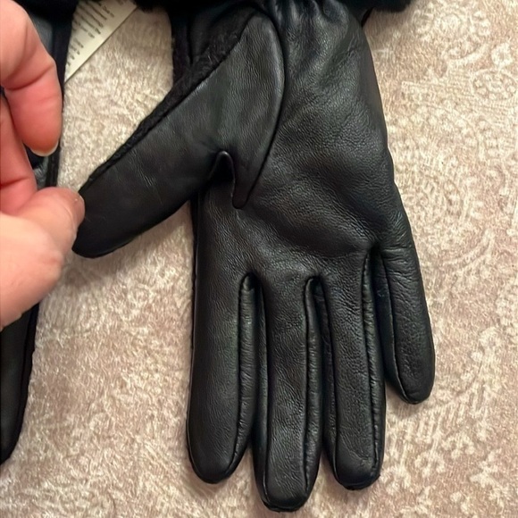 Brand New UGG Wool Black Leather Shorty Touchscreen Tech Gloves Sheepskin Cuff - Picture 11 of 16